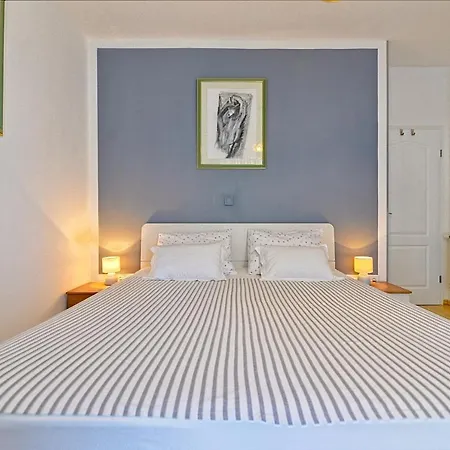 Art Apartment *